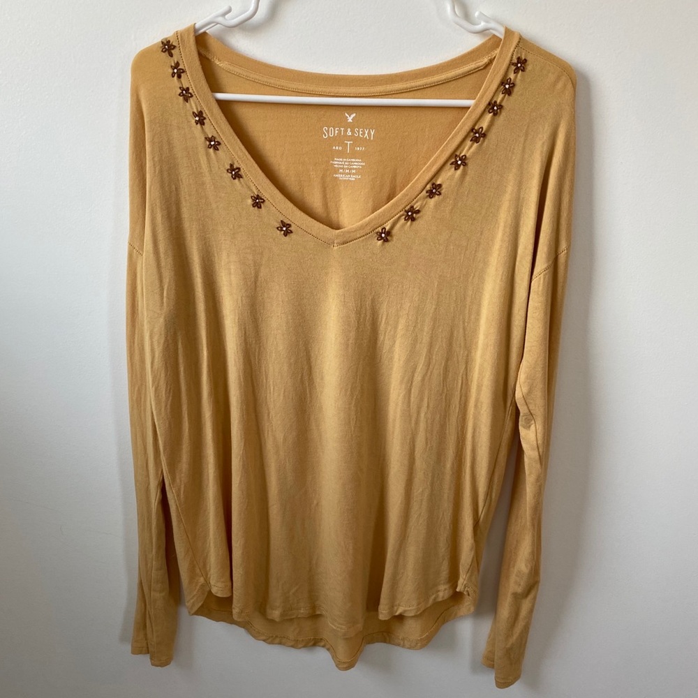 🤍 One of a kind, hand-embroidered AE top 🤍